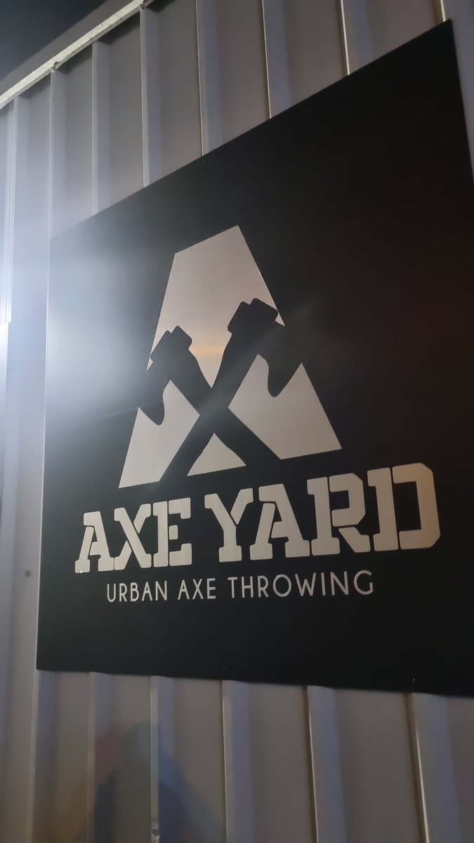 Deric on Twitter "We're off axe throwing in Belfast 📺😄🙏🏽👋