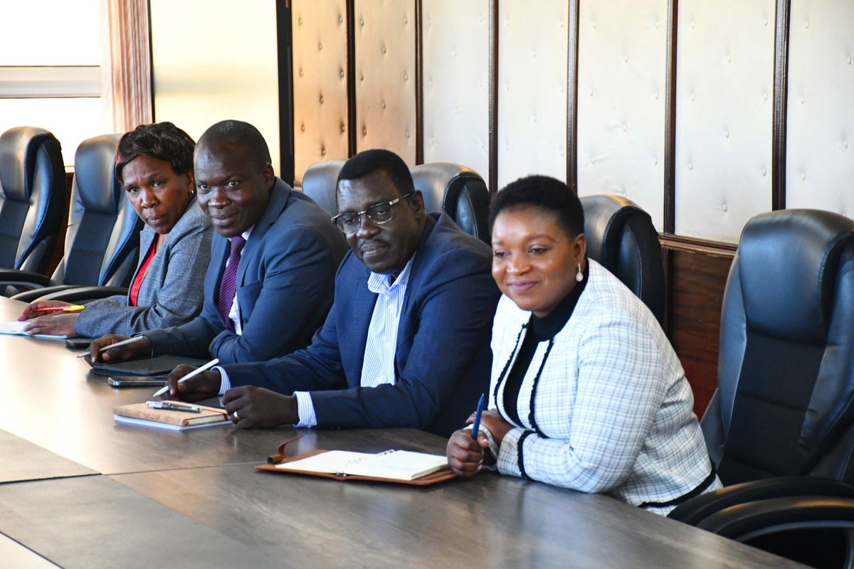 MOH_Kenya's tweet image. Let&apos;s continue to work together to improve healthcare outcomes in Kenya! #HealthForAll #ADBSupport #EastAfricaKidneyInstitute #BottomUpApproach  4/4