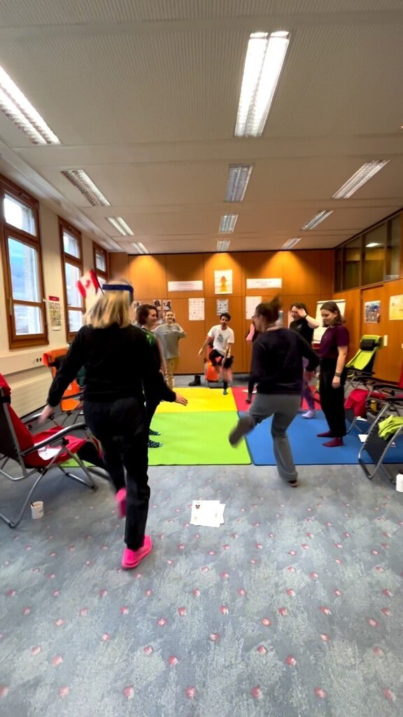 A little warm up before we start the second day of our workshop with the Czech teachers today 🇨🇿🇱🇮 

#braingym #warmup #liechtensteinlanguages #scioškola #englishlearning #fun #lielalove #czechia🇨🇿 #esl #eslteacher #teflteacher #workshop #daytwo instagr.am/reel/CoMcFpSuq…