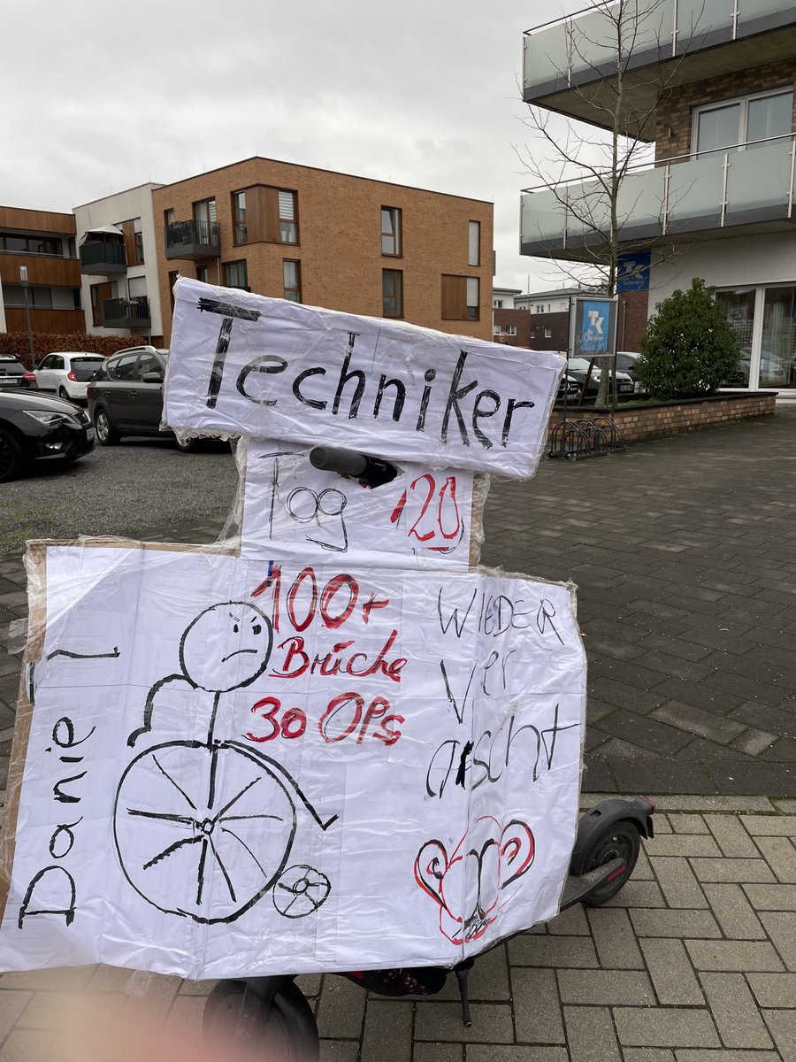 So, ich bin wieder da. Übel wenn die Krankenkasse Ihre Mitglieder so verarscht wie man es mit Daniel macht. Anstatt eine Entscheidung zu treffen, wurde alles zum MDK geschickt.Tatsachen hat sich nichts geändert. Die Schmerzen im empfohlenem Rollstuhl würden keine anderen sein. 🤮