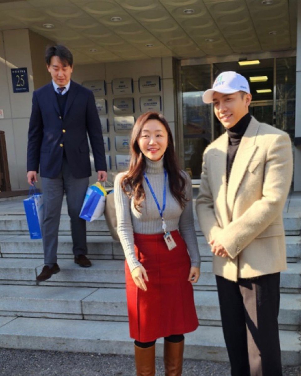 LSG_hall's tweet photo. 230203 Lee Seung Gi after KAIST event

https://t.co/34VClHwwSp
#LeeSeungGi #이승기 https://t.co/0B4ULqdEEJ