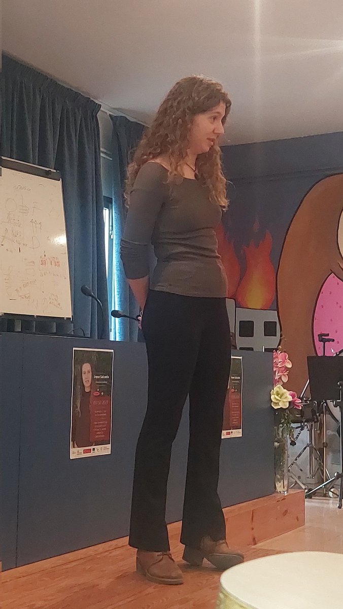 JOSEALB65's tweet photo. En el #ADE_RyCEmprende del @IESRamonyCajalV tenemos a @irenesalcedo que habla al alumnado de #FP de su grupo de empresas "Emprender no es sólo crear una empresa, sino es tratar de mejorar y actuar desde el respeto" #fundacionEFCyL #MEFP_EmprendimientoCyL @educacyl https://t.co/ROnUgiyBQ0