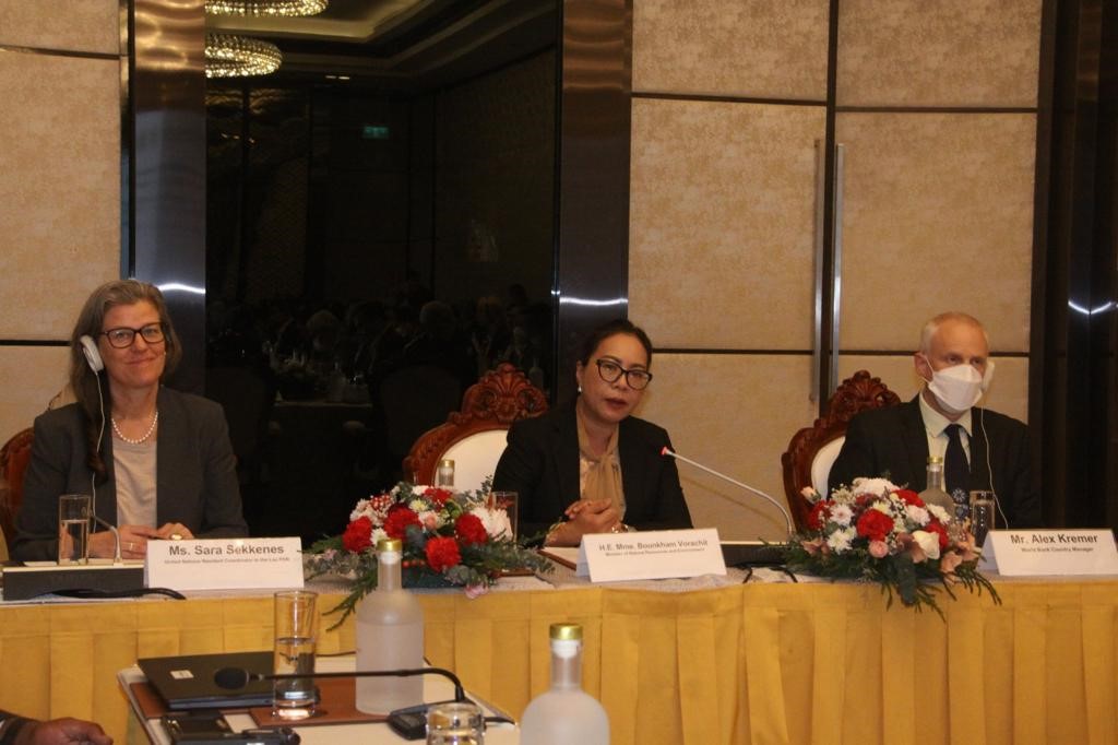 Full house at MoNRE - <a href="/UNinLaoPDR/">UN in Lao PDR</a> - <a href="/WB_AsiaPacific/">World Bank East Asia Pacific</a> event today on #COP27 &amp; carbon financing and a pleasure to co-chair with H.E. Bounkham Vorachit and Mr. Alex Kremer, #worldbank country manager, at which we promised inclusive UN-WB support to Lao PDR on #ClimateActionNow!