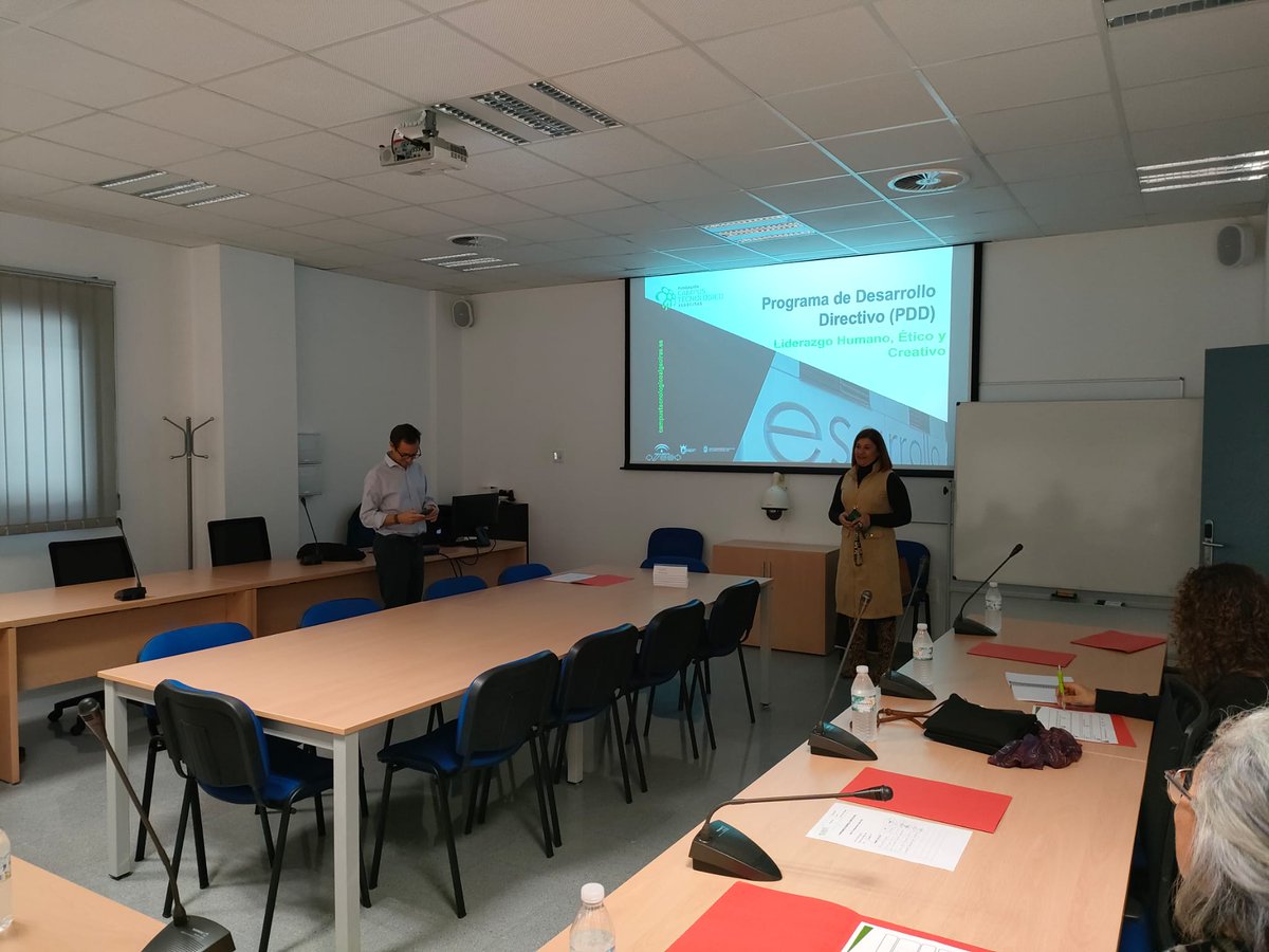 FCTAlgeciras's tweet photo. Nueva sesión del III PROGRAMA DE DESARROLLO DIRECTIVO #FCTA sobre #Liderazgo humano, creativo y ético con Álvaro Jiménez, coordinador del programa, docente en @eoi y recientemente nombrado director de #GeneraSur, centro de Innovación y Desarrollo Empresarial de @CesurEdelSur https://t.co/q4uy5SyTyQ
