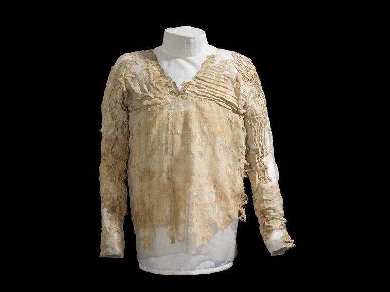 MoolDhaga's tweet photo. Did you know? Saree, originating in Bharat over 5000 years ago, is the oldest &amp; longest unstitched garment in the world. Another oldest piece of clothing is the #Tarkhan Dress (pic3) found in an Egyptian tomb, est. to be over 5k years old &amp; made of linen. #saree #history #fashion https://t.co/kt3kY5oYVN