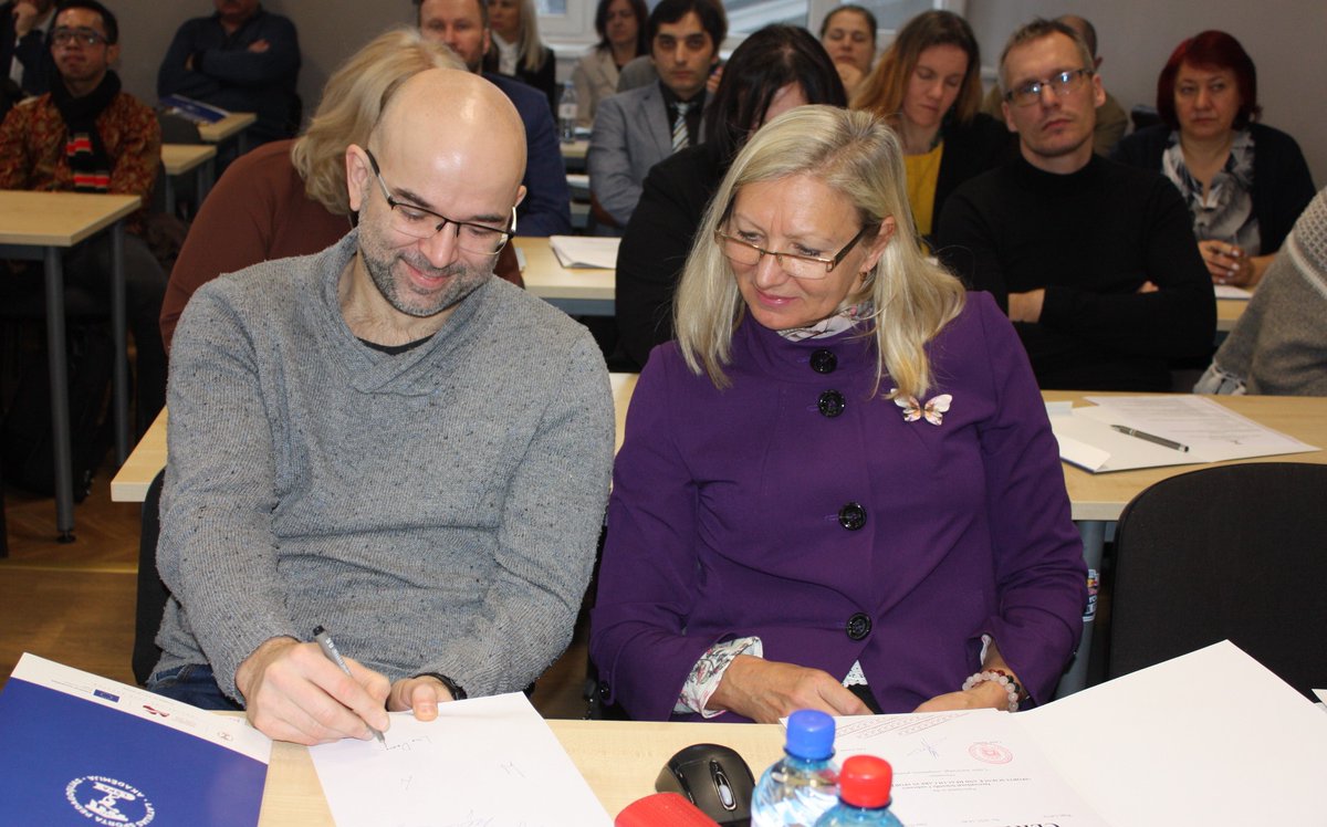 LSPA_lv's tweet photo. Ar plašu tēmu loku, LSPA notikusi starptautiskā konference “Sporta zinātne un veselības aprūpe 2023”. Tajā pulcējās dalībnieki no Latvijas, Polijas, Francijas, Irānas un Indonēzijas.
💡Uzmanības centrā sporta trenera profesija un darbs ar sportistiem
https://t.co/DpgLBtvw2H
#lspa https://t.co/wEKHZr079o