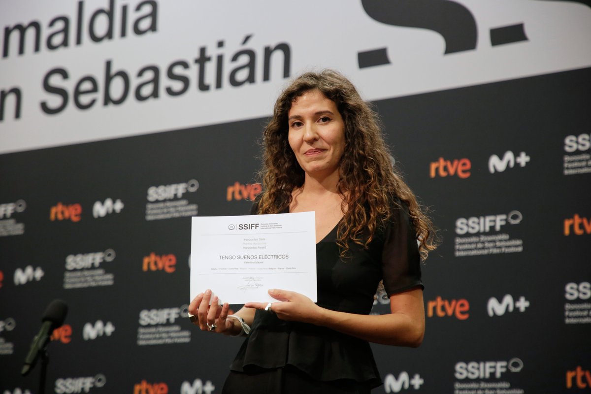 sansebastianfes's tweet photo. ️🎟️ Estreno en cines - Estreinaldia
🎞️ TENGO SUEÑOS ELÉCTRICOS
Ópera prima de la costarricense Valentina Maurel zuzendariaren lehen film luzea
🏆 #PremioHorizontes Saria - #70SSIFF
🏆 Mejor Dirección, Mejor Actor y Mejor Actriz en @FilmFestLocarno
#Proyecta2021
@elamedia https://t.co/5mAh6HakLe