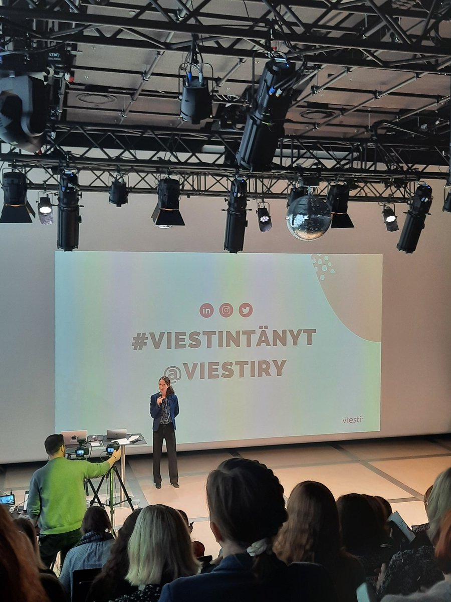 Kiitos @Viestiry #viestintänyt inspiroivista puheista!
Päällimmäisinä jäi mieleen:
📣 poliittisessa puheessa nyt menestyy empatia ja konkreettiset ratkaisut @Miljapauliina
📈 vastuullisuusväitteet ovat ysäriä. Strateginen vastuullisuus = liiketoiminnan tavoitteita <a href="/LeoStranius/">Leo Stranius</a>