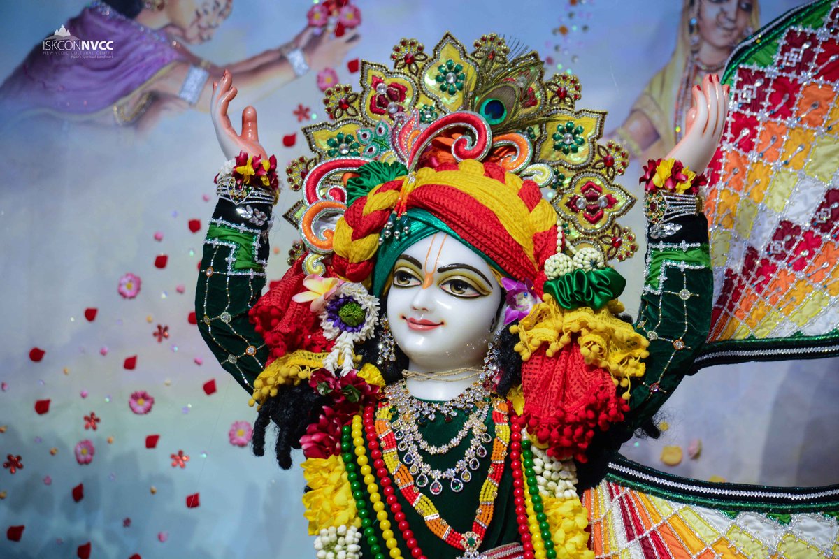 ISKCONPune's tweet photo. 🌷 Nityanand Trayodashi &amp; Brahmotsav Celebration
Special Sringar Darshan | 03-02-2023 | ISKCON NVCC Pune 🌷
Sri Sri Gaur Nitai 
#iskconnvcc10thanniversary
#ISKCONNVCC #ISKCONPune #ISKCON
#PUNE #DailyDarshan #harekrishna
#Friday #3rdfebruary #3rdfebruary2023
#nvcc https://t.co/fPt5PaoYAe