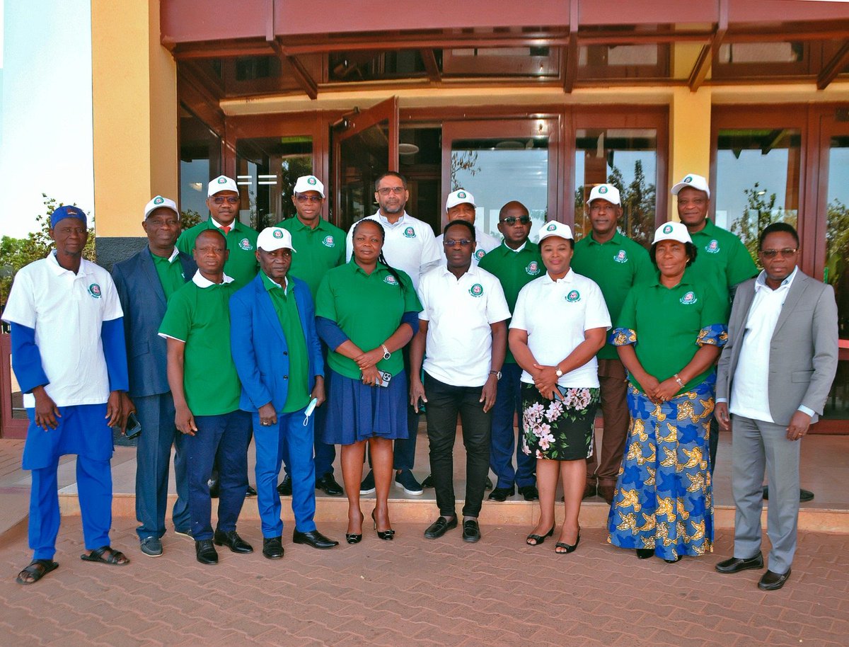 OOASWAHO's tweet photo. @OoasWaho's staff &amp; focal points in @ecowas_cedeao Member States met this week under the leadership of the DG.

This Retreat aimed to evaluate our actions, discuss challenges, define perspectives &amp; take resolutions in order to be more efficient in achieving the assigned mission. https://t.co/Whs8ooaXg5