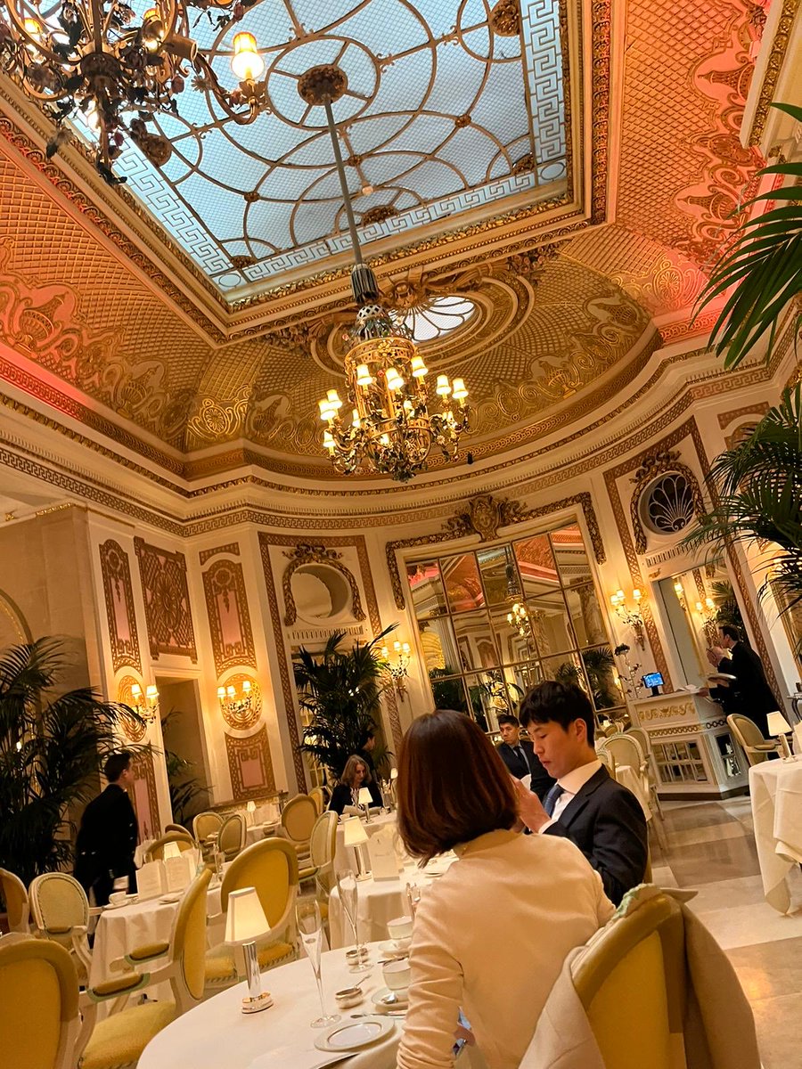 GailyWalk's tweet photo. Afternoon tea at The Ritz for Gab’s 21st 🎉🍾 https://t.co/QhwikZgNXR
