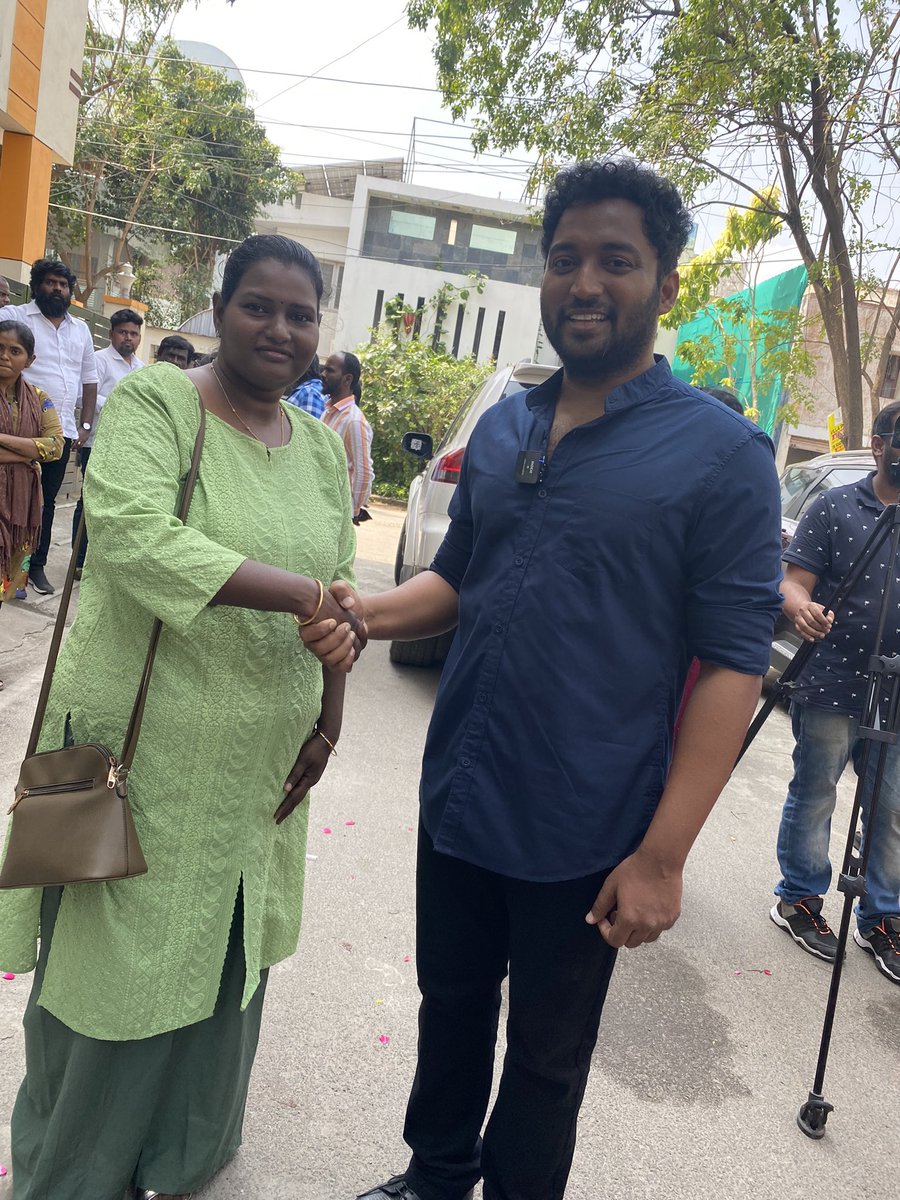 gomathisusee's tweet photo. What a man oh my goodness
He loved my buddha gift 
Romba Neram kai kodutha 
Naraya pesina 
Avaru enna paratrinaru 
goosebumps moment  #Vikraman #vikku #VaathiVikraman #AramVellumLegalAid #AramVellum https://t.co/MF11XBC9bT