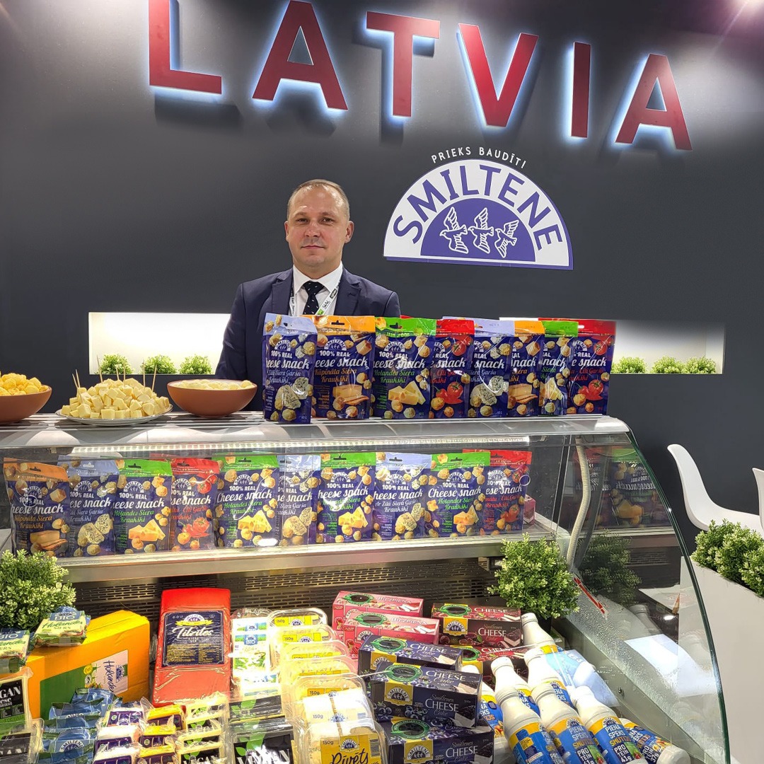karotitelv's tweet photo. 🐮🧀Piena pārstrādes uzņēmums Smiltenes Piens tiesības izmantot Zaļo karotīti ieguva 2005. gadā. 🥄Mums prieks, ka ražotājs Karotīšu produktu klāstu nule kā papildinājis un var lepoties ar 13 Zaļās karotītes produktiem - arī 20% skābajam krējumam un 2,5% kefīram.😍 #ZaļāKarotīte https://t.co/2dmVeb2d1j