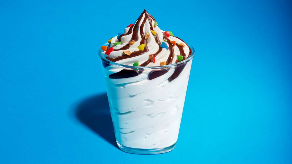 McDonaldsFrance's tweet photo. Plus d’excuse pour ne pas fêter la Saint-Valentin chez McDo 😏
La nouvelle vaisselle débarque dans nos restaurants. https://t.co/BGZZbtr7n4