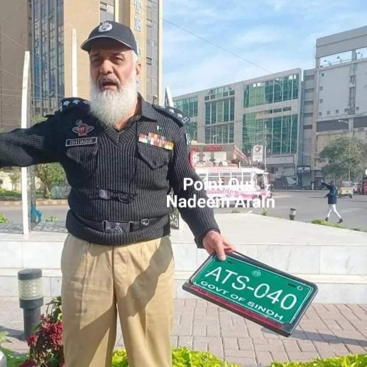 ویلڈن ڈی ایس پی اشتیاق آرائیں صاحب آپ نے ایک بااثر خاتون کے سامنے کھڑے ہو کر یہ ثابت کر دیا کہ قانون امیر اور غریب کے لیے یکساں ہے اور یہ بھی ثابت کر دیا کہ آپ کی شخصیت میں بڑی تحمل اور دانشمندی ہے۔
# 🥰✌️