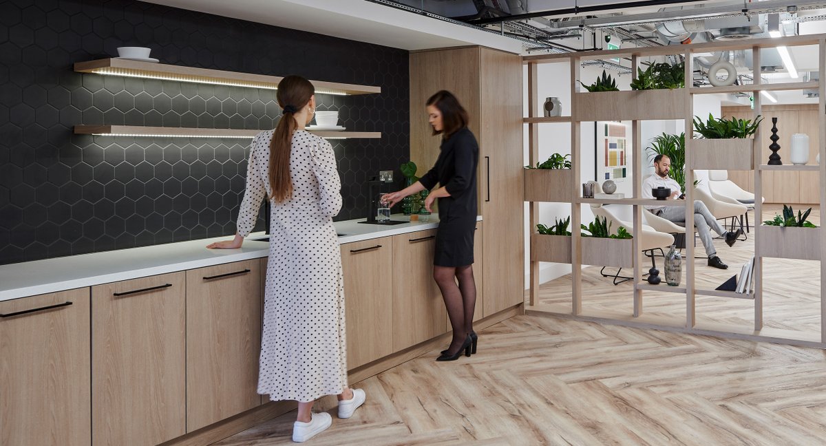 mmoserassociate's tweet photo. A showcase space for future tenants - learn more about how @TheCrownEstate's London workplace offers choice and adaptability to meet different people's needs: https://t.co/dxiMkPdjsR

#Workplace #WorkplaceExperience #Office #OfficeDesign #AdaptableWorkplace https://t.co/un1djLTskR