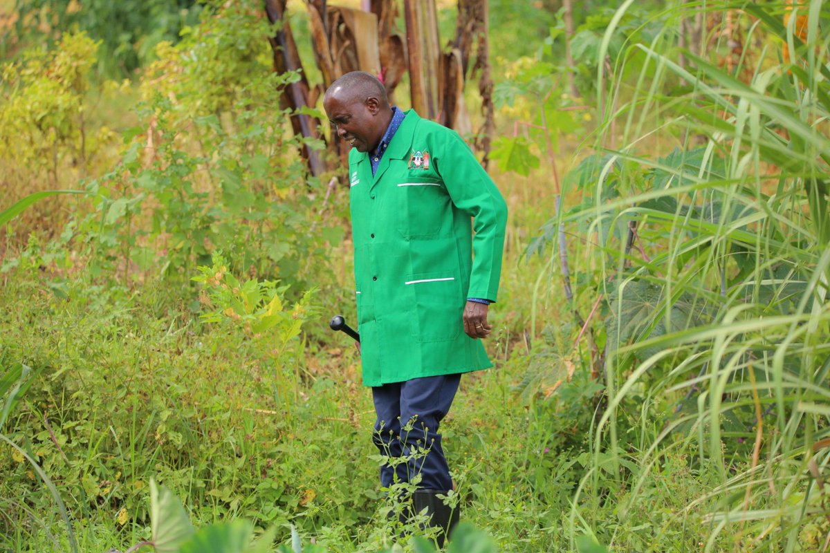 KajiadoGov's tweet photo. LEAVE THE WATER SOURCES OR WE EVICT YOU

@joelenku has thrown a salvo against all those encroaching on water sources and ordered that they leave before April this year. He said lives of Kenyans will not be endangered so that a few people can do farming and destroy river sources. https://t.co/PuERkDAZgJ
