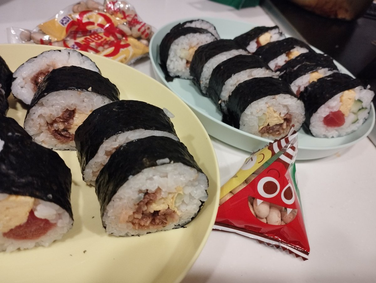 tantan0929's tweet photo. 恵方巻作って食べましたー https://t.co/QvkztBucdS