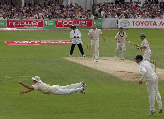 PictureSporting's tweet photo. A brilliant catch, a brilliant Patrick Eagar photograph ... Andrew Strauss catches Adam Gilchrist off Andrew Flintoff, 4th Test, Trent Bridge, August 27th 2005 https://t.co/KFiikgZUdB