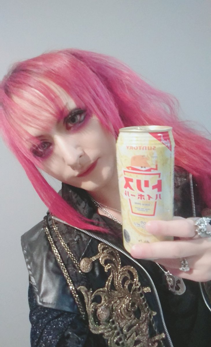 Milla_Guitar's tweet photo. リハでした〜🎵
LIVEまであとちょっと！！
みんなでのもー🍻✨✨ https://t.co/kRBi3A8z6a