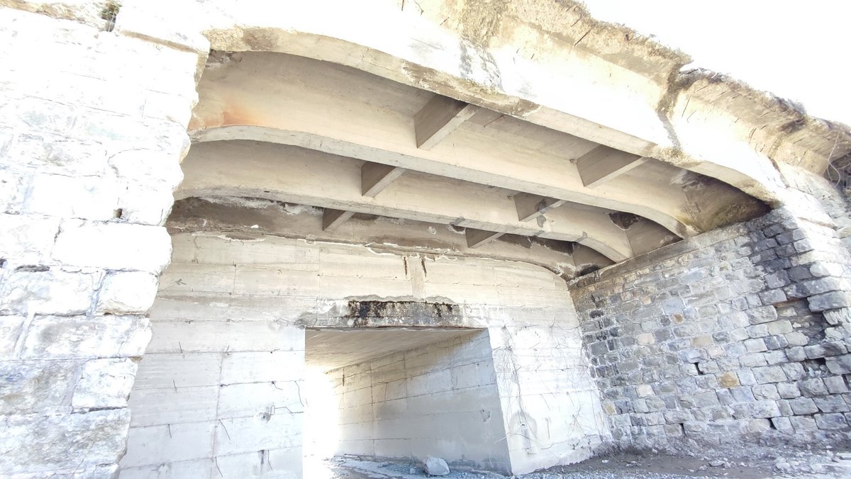 provinciamodena's tweet photo. Sulla #sp4 all’altezza di Ponte #Samone, partono lunedì 6 febbraio i lavori di manutenzione ponte rio Lamazze. Senso unico alternato fino al 20 febbraio attivo dal lunedì al venerdì, mentre nel fine settimana il transito sarà garantito a doppio senso di marcia.
#Provincia #Modena https://t.co/PI6XcNgGbc