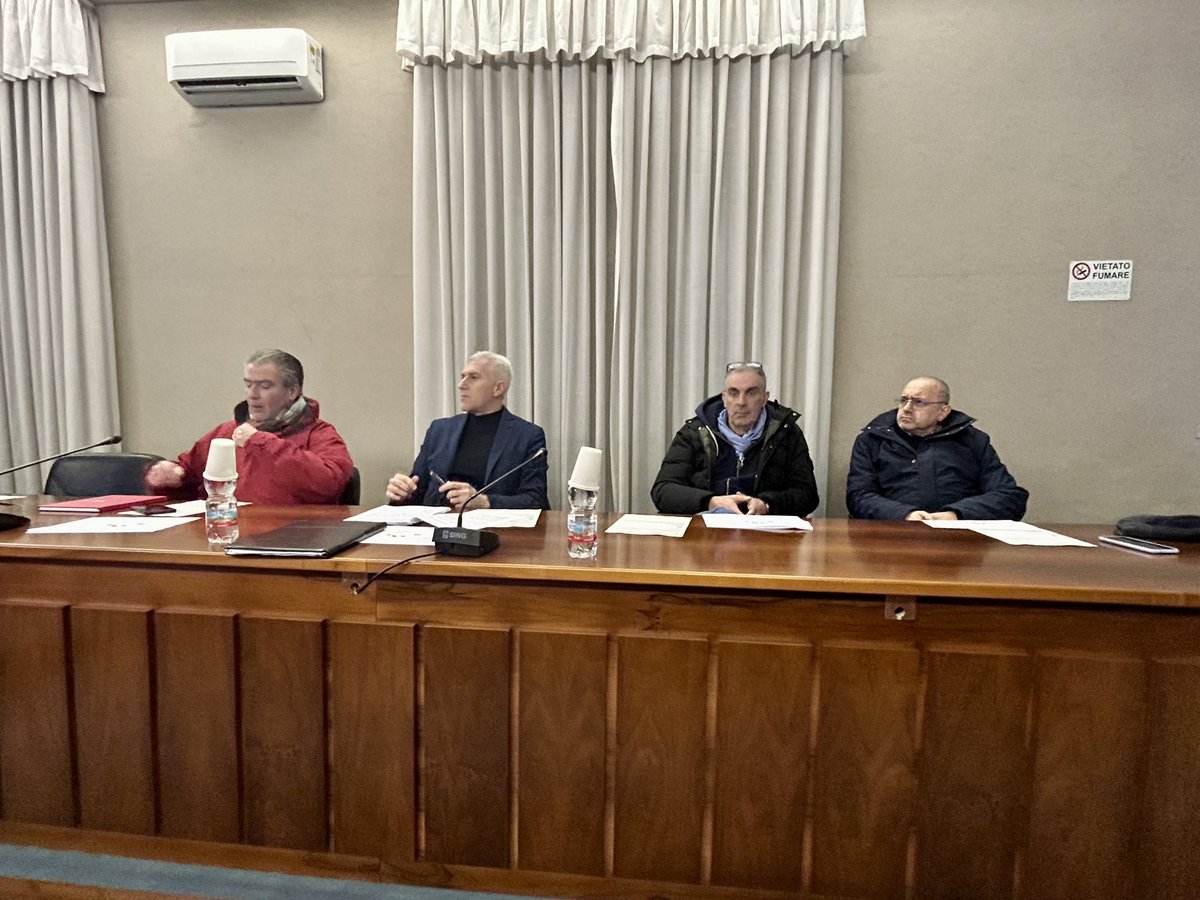 AnciLiguria's tweet photo. 📌A #Cicagna l’Assemblea dei Sindaci della nuova #areainterna #ValFontanabuona, con il dg @PierluigiVinai e @RegLiguria per iniziare il lavoro operativo di individuazione dei fabbisogni e definirne la Strategia, i temi e le relative schede progettuali
▶️ https://t.co/BiPrVaeK0h https://t.co/7qHjkwWgTN