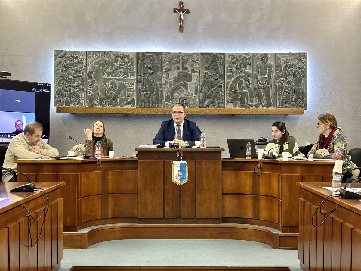 AnciLiguria's tweet photo. 📌A #Cicagna l’Assemblea dei Sindaci della nuova #areainterna #ValFontanabuona, con il dg @PierluigiVinai e @RegLiguria per iniziare il lavoro operativo di individuazione dei fabbisogni e definirne la Strategia, i temi e le relative schede progettuali
▶️ https://t.co/BiPrVaeK0h https://t.co/7qHjkwWgTN