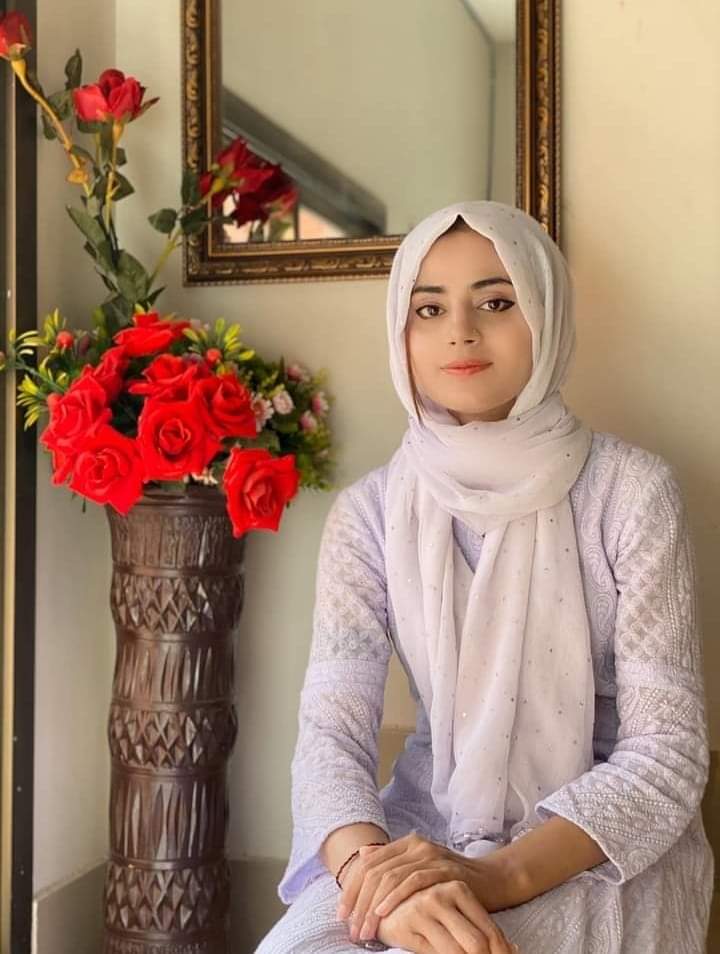 💕💕اَلسَّــلَامُ عَلَيْــكُمْ وَرَحْمَــةُ اللّٰــهِ وَبَــرَكَاتَــهُ💕💕
अभी हसीन चेहरा है तो आशिक हजार होंगे,💖

    जो झुर्रियों को चूमे ऐसा दिलबर तलाश कर।🥀