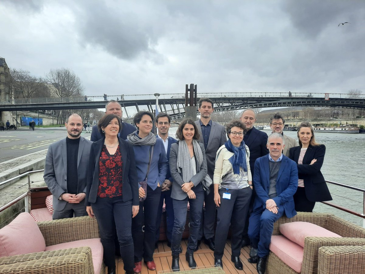 haropaport's tweet photo. Lieu de vie et de loisirs où la logistique urbaine s'opère... #HAROPAPORT et @Paris renforcent leurs engagements pour un développement durable de l'usage des ports et des quais parisiens indispensables au fonctionnement de la capitale 🇫🇷 Infos 👉 https://t.co/c5202Ajsbt https://t.co/vYV4TIgeaz