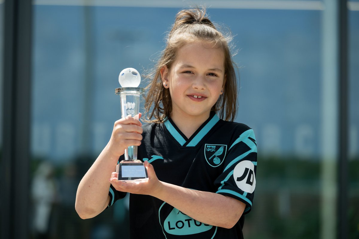 We will be taking part in an eighth-minute applause in memory of Amber Sheehy in tomorrow's game against Burnley 💛💚

#ClapForAmber | #NCFC