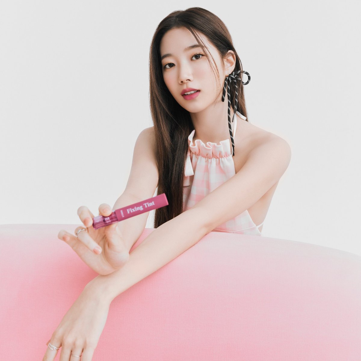 etude_th's tweet photo. เคยลองกันรึยัง~ 
ETUDE #FixingTint ลิปทิ้นท์ไม่เลอะแมสก์ บางเบาสบายปาก แถมยังติดทนนานสุดๆ

💗 KAZUHA's PICK! 💗
#11 ROSE BLENDING โทนสีชมพูกุหลาบตุ่นๆ ที่จะขับผิวทำให้ดูสว่างขึ้น
#13 MELANGE ROSE
โทนสีชมพูกุหลาบ ให้ลุคที่ดูน่ารักสดใส น่าทะนุถนอม

#Etudethailand #ETUDE #KAZUHA https://t.co/L0VTWRQ0kF