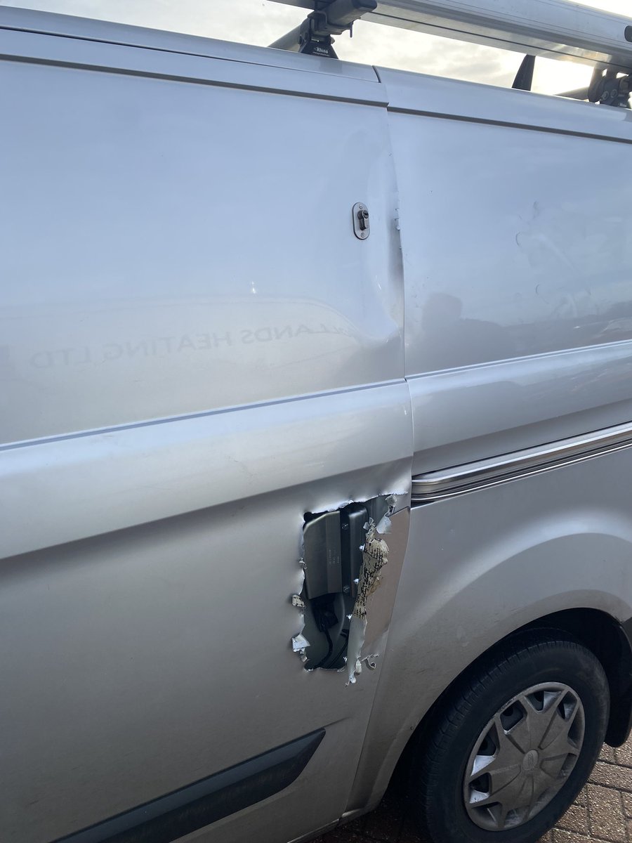 Daryl1986's tweet image. Thanks a lot to the scum bag that broke into my van and took all my tools. Now I can’t provide for my family! More need to be done about this!! @pbplumber @EssexPoliceUK