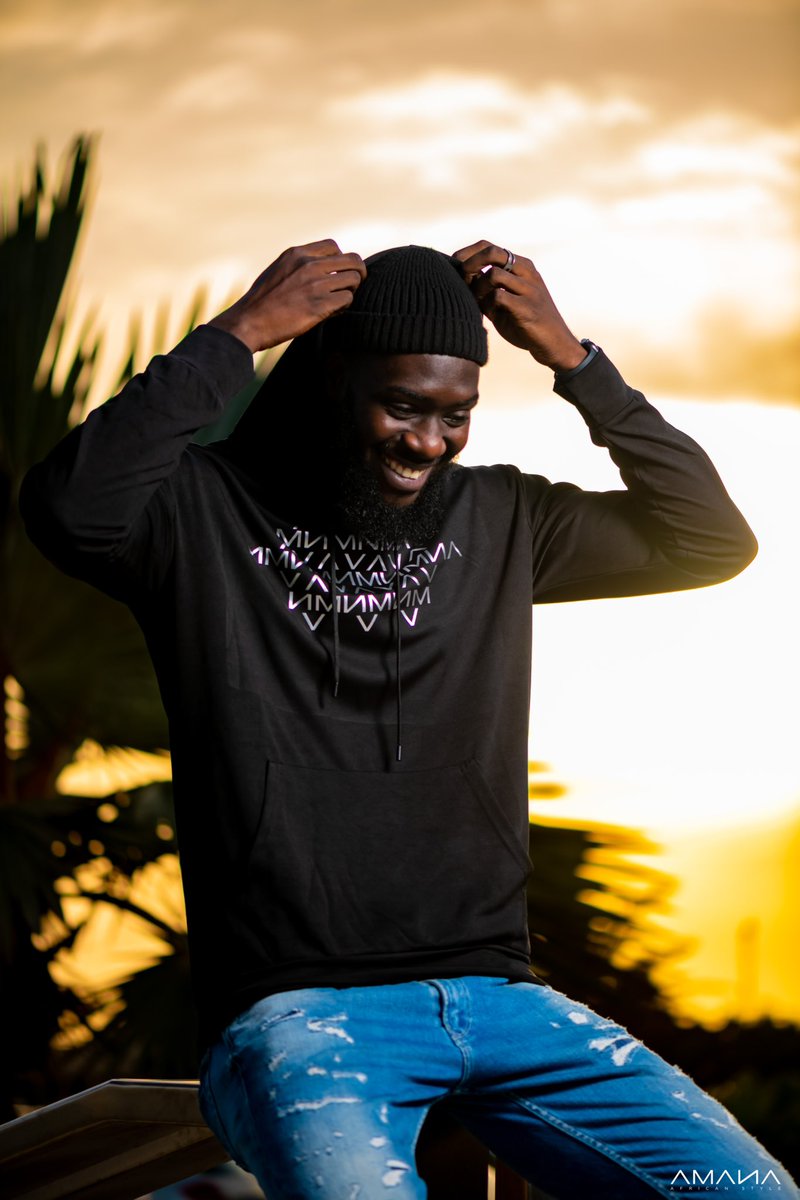 africanstylee's tweet photo. Hoddie noir ✨✨
Prix : 15.000cfa
Taille Dispo : L XL XXL
#swear
#capuchon
#hoddie
#pull https://t.co/tvuJWzDTcq