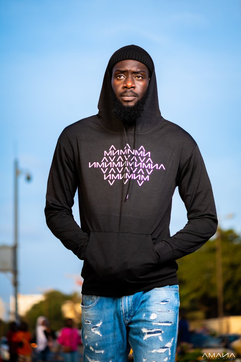 africanstylee's tweet photo. Hoddie noir ✨✨
Prix : 15.000cfa
Taille Dispo : L XL XXL
#swear
#capuchon
#hoddie
#pull https://t.co/tvuJWzDTcq