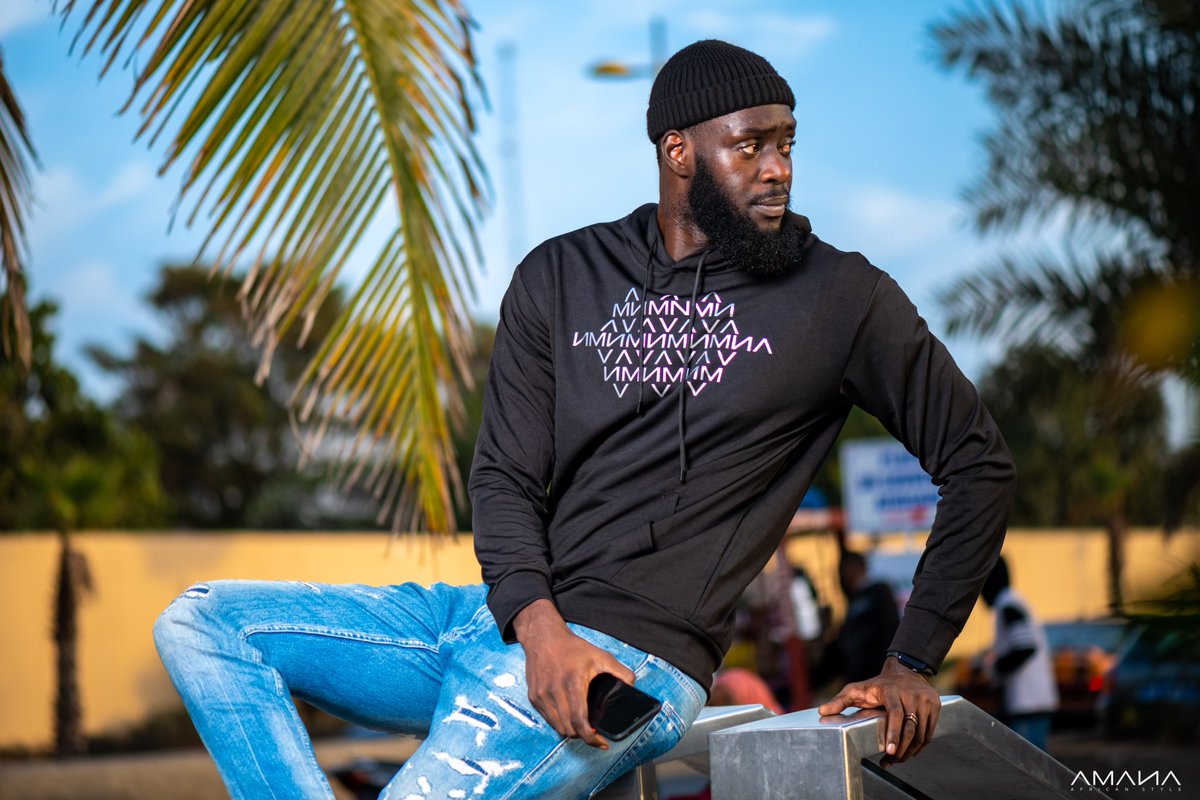 africanstylee's tweet photo. Hoddie noir ✨✨
Prix : 15.000cfa
Taille Dispo : L XL XXL
#swear
#capuchon
#hoddie
#pull https://t.co/tvuJWzDTcq