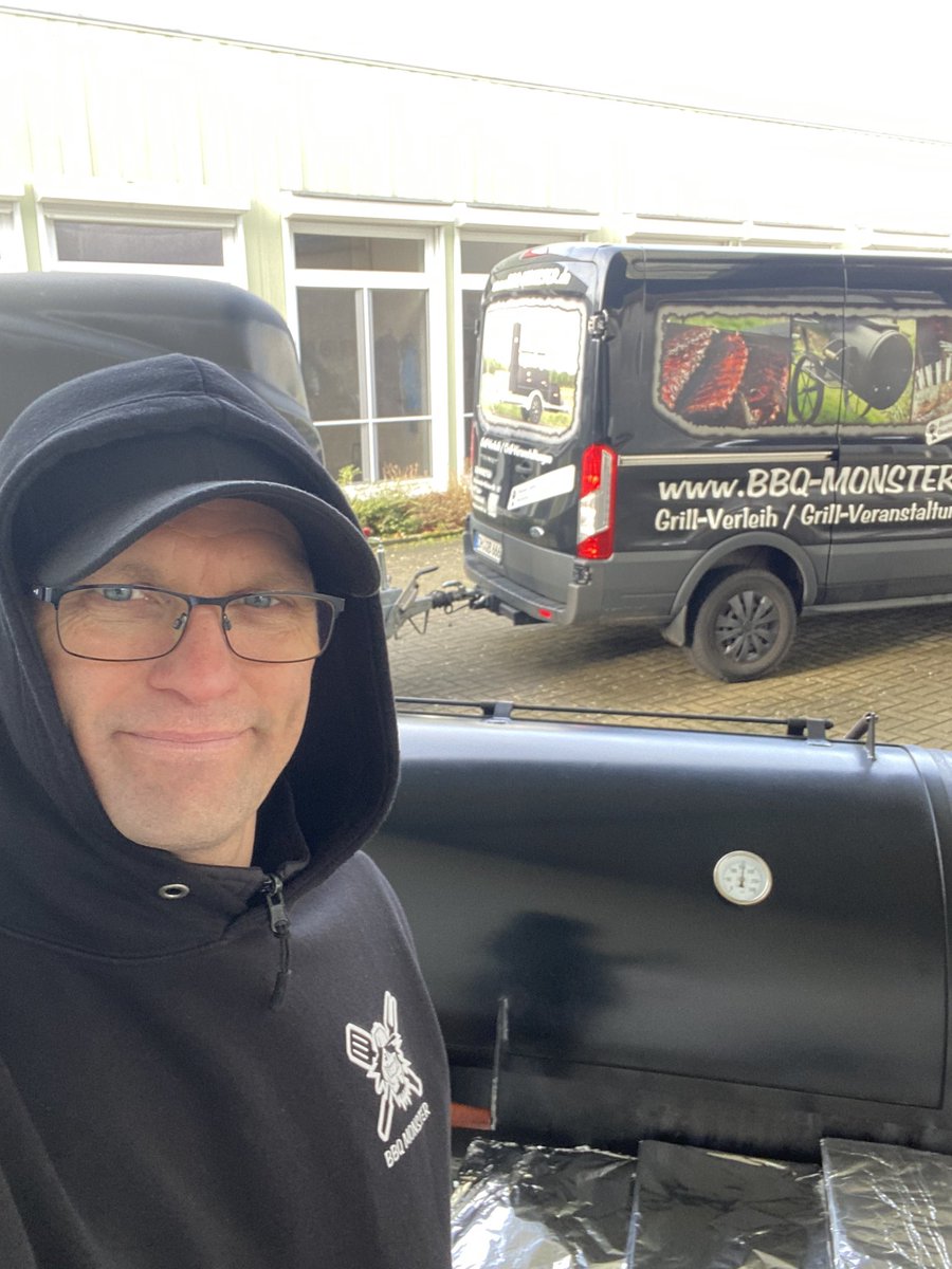 spitfiregarage's tweet photo. Geht wieder los. #TeamBBQMonster #MonstersofBBQMaching
#BesterJobderWelt https://t.co/hY0NNweTPA