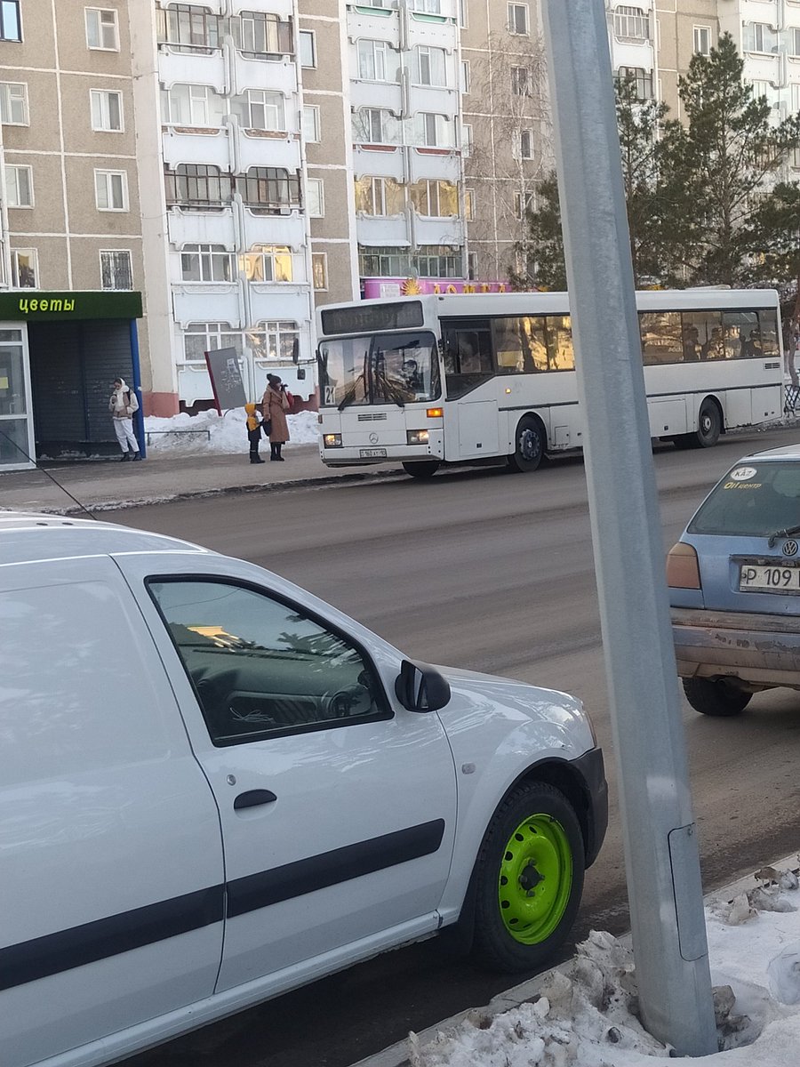 Zitsu_'s tweet photo. Второй единственный автобус который мне нужен и он ХААХАХАХАХ https://t.co/GZdyY9QdmA
