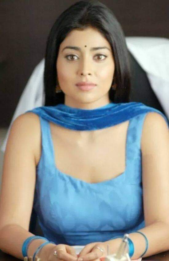 shriya Saran die hard fan (@TamannaBhatiya2) on Twitter photo 2023-02-03 10:34:39