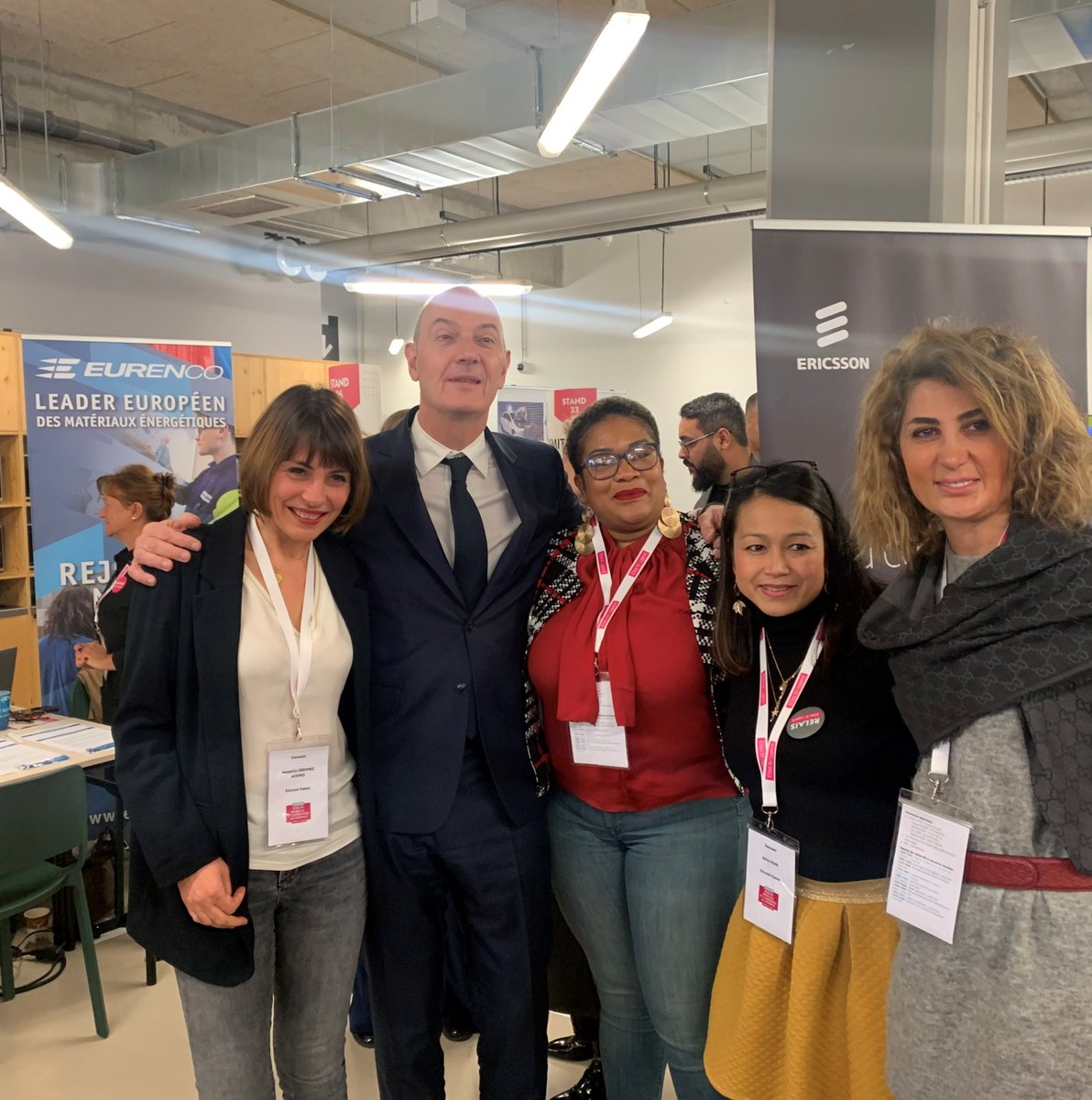 EricssonFrance's tweet photo. Nous étions hier au Forum Réseaux et CarriÚres au féminin @Ellesbougent à la rencontre d'étudiantes et jeunes diplÎmées ! Merci également à @RolandLescure pour la visite sur notre stand ! #forumEB https://t.co/GlEv6hIP1R