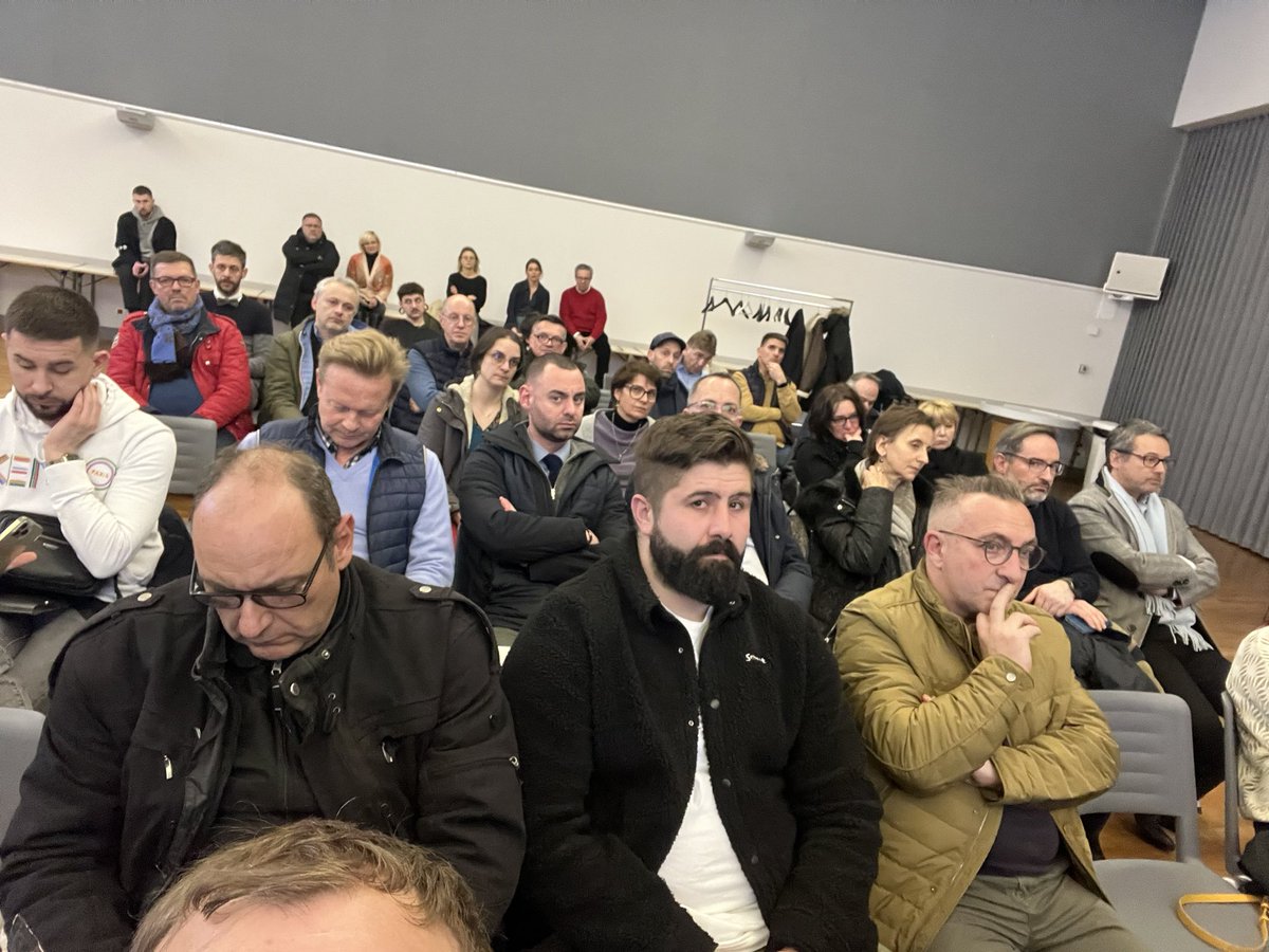 FraBlanchard's tweet photo. Pour la 1ère fois depuis la création de @PoitiersCentre, aucun élu de la majorité municipale n’est venu à l’assemblée générale des commerçants. Ce mépris est insupportable. Notre commerce de centre-ville est un poumon pour #Poitiers, il a besoin d’une ville engagée à ses côtés https://t.co/QHKpJxBUfH