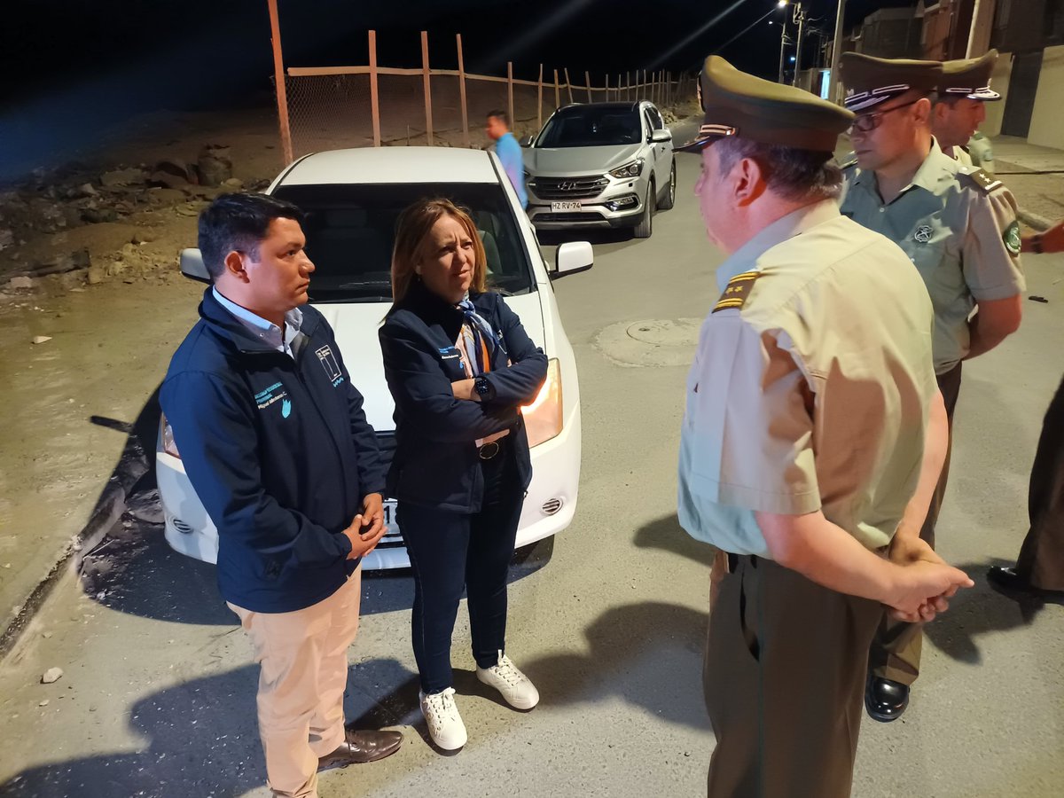 🚔Este jueves, la Delegada Presidencial #Antofagasta <a href="/karen_behrens/">Cookie McJingles aka Karen Behrens</a> junto <a href="/dpploa/">Delegación Presidencial Provincial de El Loa</a> @miguelballesterosc y al Jefe II Zona Carabineros General Gonzalo Castro Tiska participaron de una fiscalización nocturna en sector poniente de #Calama junto al Escuadrón Centauro 🚨
<a href="/CarabAntof/">Carabineros Región de Antofagasta</a>
