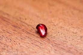 1/
Güç Kimde?

Pehlivan da olsak, bir mikroba tuş olacak kadar güçsüzüz.
Trilyoner de olsak, laboratuvarda bir nar tanesini, hatta onun çekirdeğini, hatta bir hücresini yapmaktan aciziz.
Ne göklere, ne yağmurlara, ne rüzgârlara sözümüz geçmez, gücümüz yetmez. ...