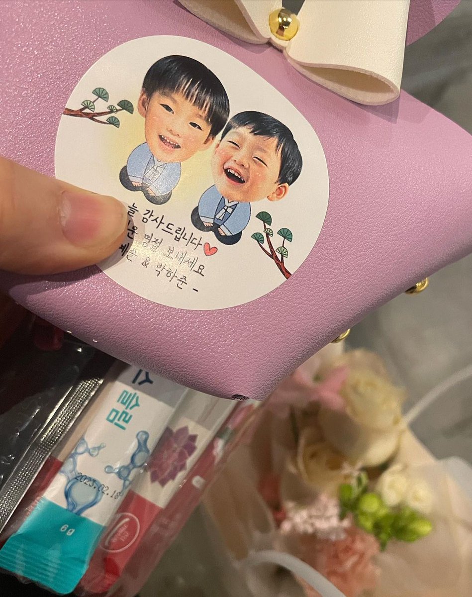 Eunhae0404_1510's tweet photo. 230203 drimcomtru IG update 

#superjunior #noonas
gathering 💕
Four of us gathered after a long time!
Thank you so much for the surprise gifts~🙏

Let's grow old beautifully and nicely!
 #Nunamo Do you know the name of our gathering?  😉

#friendship #noonaship https://t.co/qqT0XoQ53n