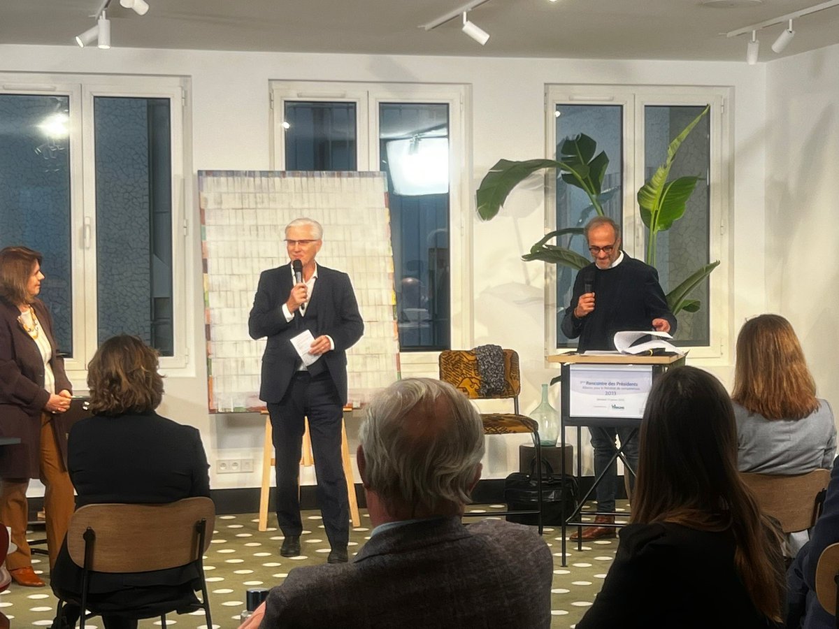 [#RencontreDesPrésidents2023 de l'#AllianceMDC]
Echanges sur les leviers du #MécénatCompétences, pour lequel nous sommes très engagés à #FondationFDJ
En 2022
-1 000 jours dédiés à la #solidarité par les collaborateurs #FDJ
-239 collaborateurs en #mécénat de compétences sur 2 700