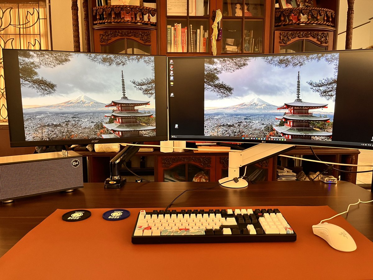 bhakins2's tweet photo. 2023 Desk Setup .. very cool height adjustable table from DreamDesk and 34”+27” LG monitor 😎😎 last but not least…Wireless Speaker from Klipsch The One II 🤩 #dreamdeskreview #PCDesksrtup #desksetup https://t.co/PCgvQn1C1T