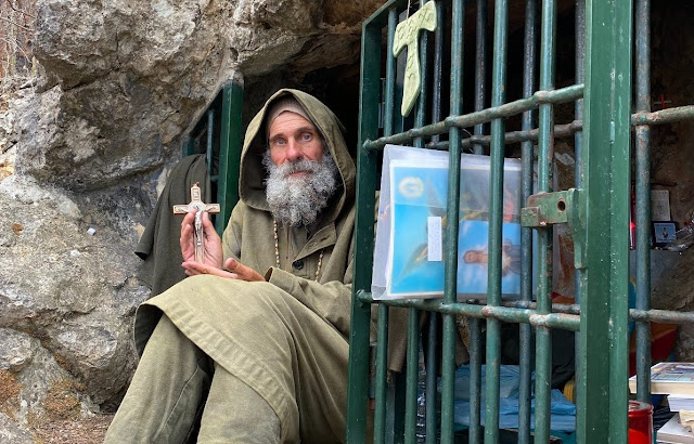 santegidionews's tweet photo. Un ricordo di Fratel Biagio, il profeta semplice del Vangelo vissuto fra i poveri, in un editoriale di Andrea Riccardi https://t.co/fRHujTd6tc https://t.co/WA1O4IyPnm