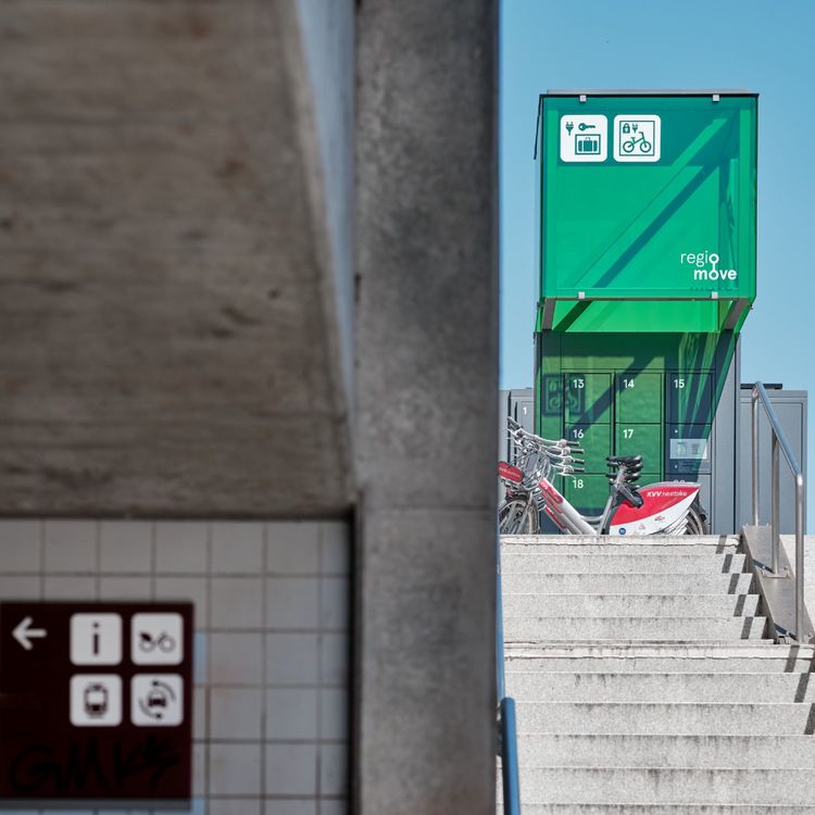 peter_eckart's tweet image. Wir haben den German Design Award in Gold für unser Projekt regiomove zusammen mit netzwerkarchitekten gewonnen und einen weiteren Award für die Zuganzeigen der Deutschen Bahn. Heute ist die Preisverleihung in Frankfurt.
#mobilitydesign#design#mobilitaet

hfg-offenbach.de/de/news/german…