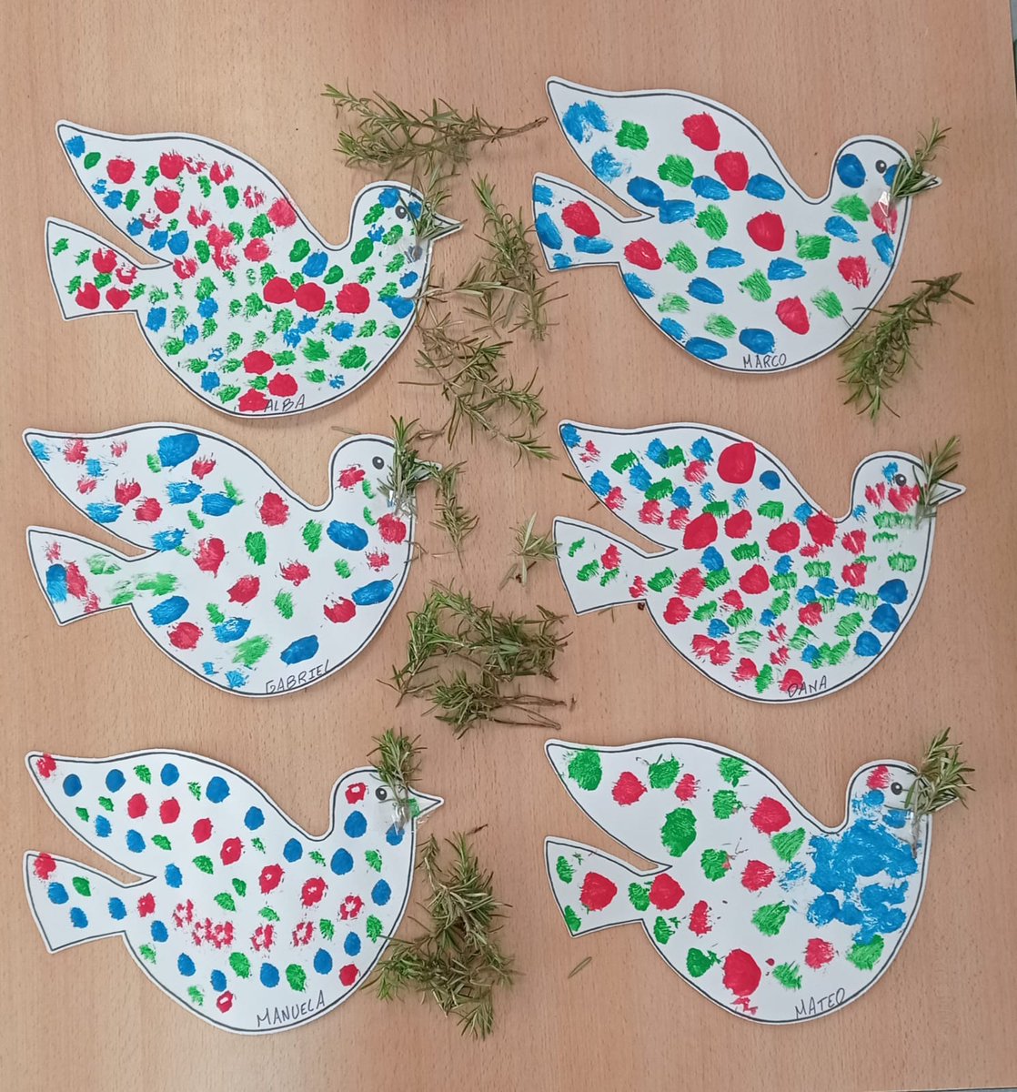 CEIPCARMBURG's tweet photo. El pasado día 30 de enero en nuestro colegio celebramos el Día Escolar de la No Violencia y la Paz. Con el lema: "Mi mochila de la Paz", y dentro del proyecto grupal "Tea-Team-nos", nuestras mochilas se llenaron de ilusión y de bonitos valores. https://t.co/McSMUh6YXk