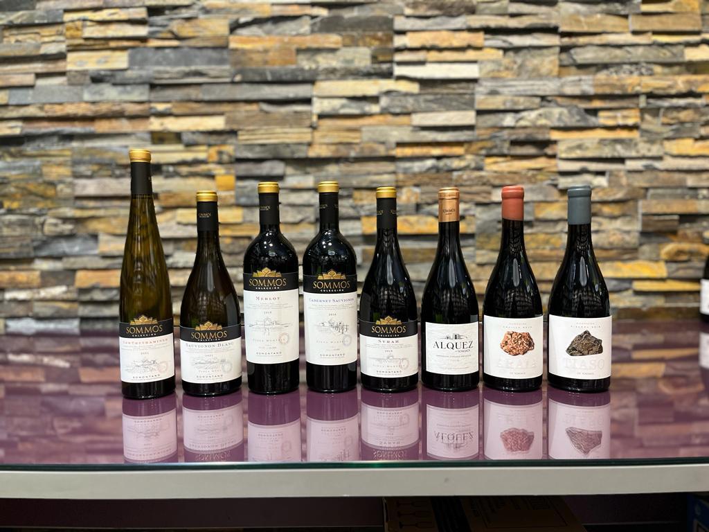 Ahir vam fer una escapadeta per l'Aragó amb dos projectes de <a href="/BodegaSommos/">Bodega SOMMOS</a> <a href="/SommosGarnacha/">Sommos Garnacha</a> 
Primer vam tastar 5 monovarietals de la gamma "Colección" de la <a href="/DOSomontano/">DO Somontano</a>  i després 3 interpretacions de la Garnatxa de la <a href="/docalatayud/">Calatayud Denominación de Origen</a> .
.
.
.
#tastavinicia #tastdevins #catadevinos