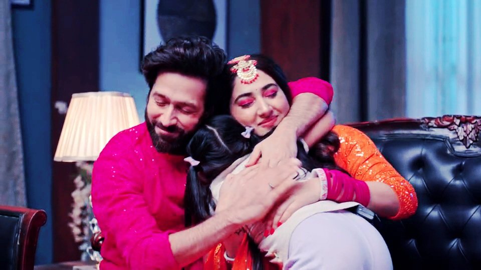 @1125shm @SonyTV @BTL_Balaji @MuktaDhond @EktaaRKapoor For us this our show👇🏼
Our Ram Priya Pihu and Prachi🧿
We will accept it as happy ending